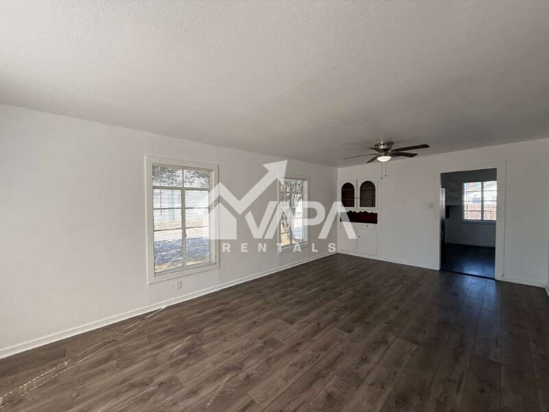 Building Photo - 602 Canton