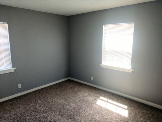 Building Photo - 3 bedroom 1 bath house in central Denton.