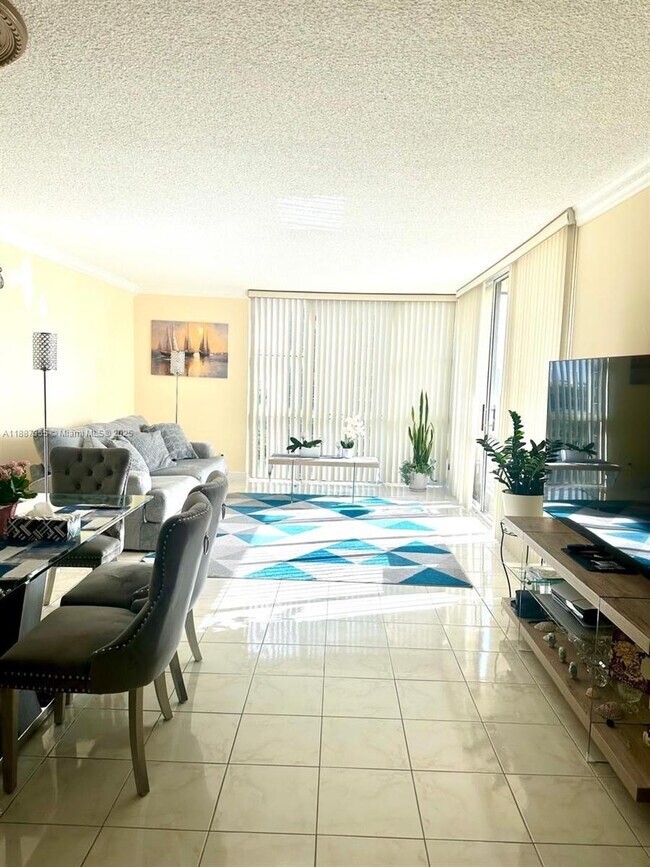 Building Photo - 20335 W Country Club Dr