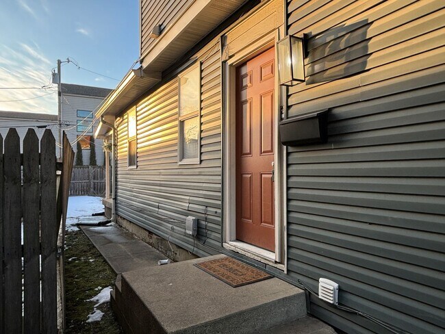 Building Photo - 1338-40 Barth