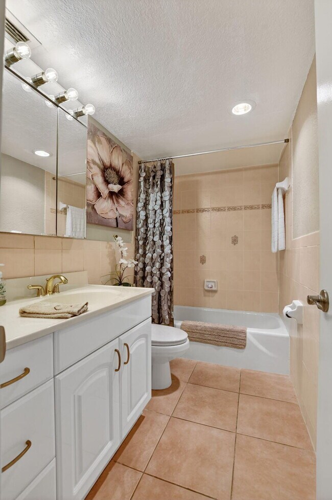 Building Photo - 3000 S Ocean Blvd