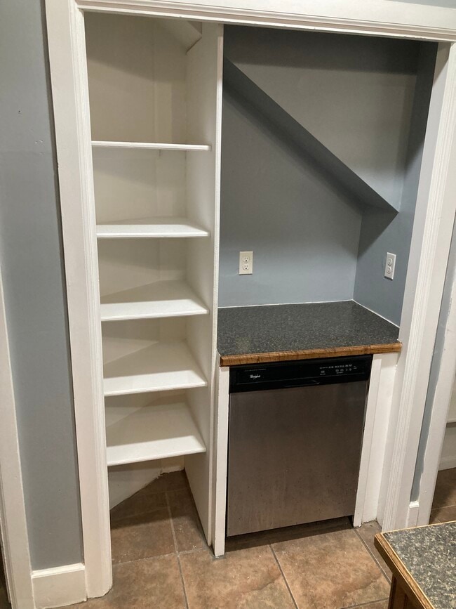 Building Photo - 3327 Wyandotte St