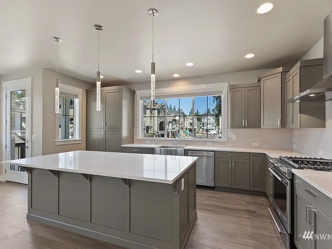 Building Photo - 19606 3rd Dr SE