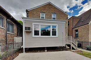 Building Photo - 4827 W Hirsch St