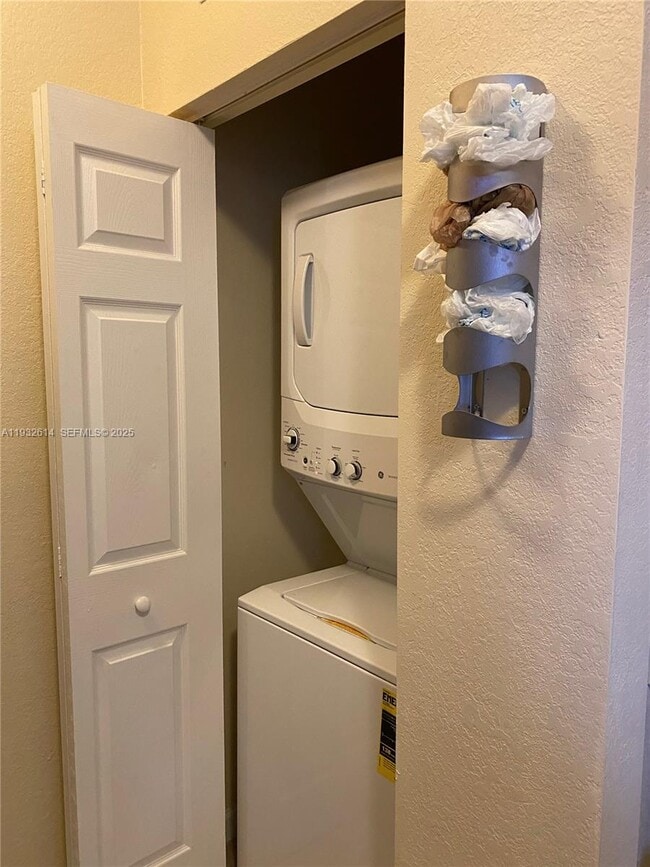 Building Photo - 9464 SW 171st Pl