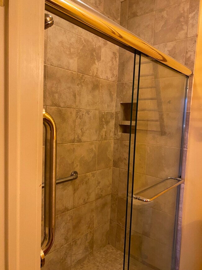 Bath with shower - 27 Hillside Pl