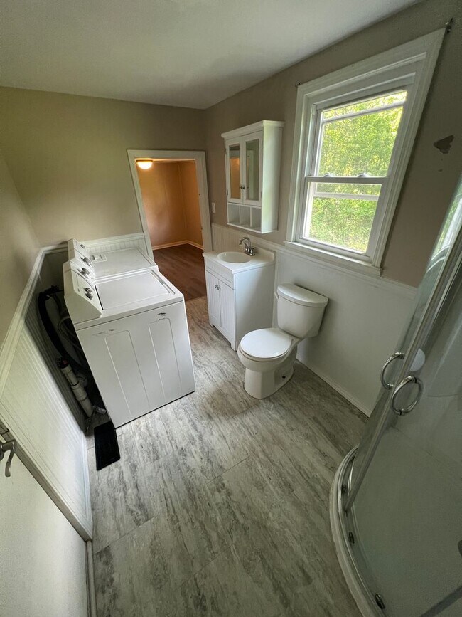 Building Photo - Cozy Cottage
