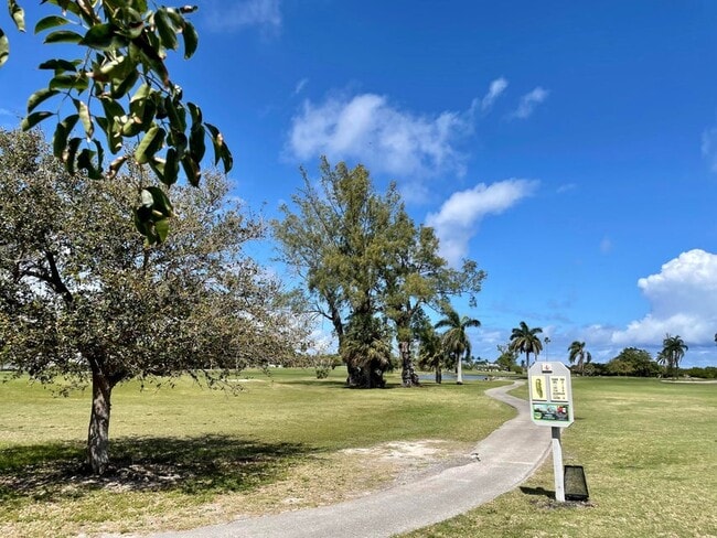 Building Photo - 601 N E St