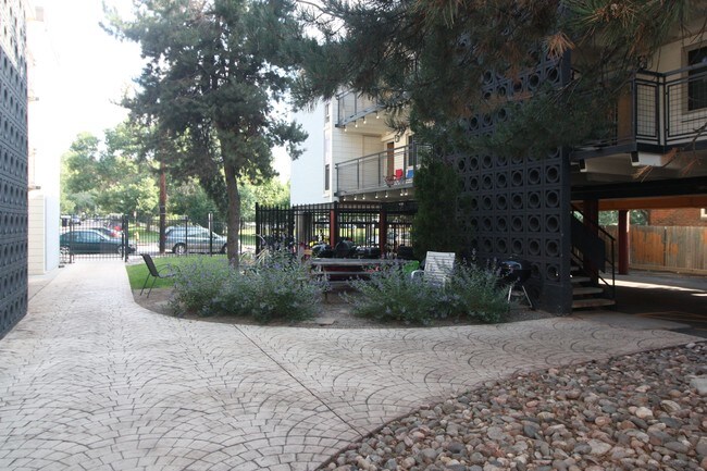 Building Photo - 2860 W 32nd Ave