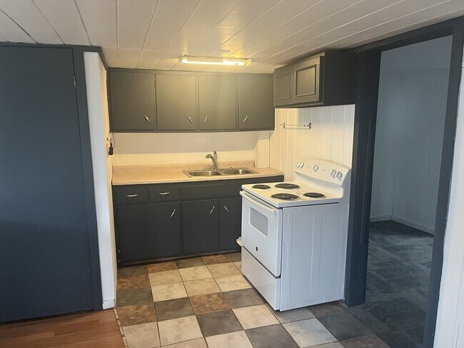 Building Photo - 2806 Madonna Dr