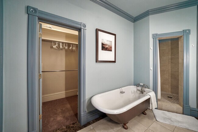 Building Photo - 121 N F St