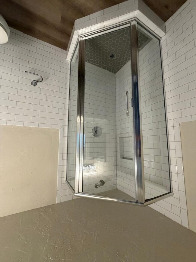 Building Photo - 902 S Surfside Dr