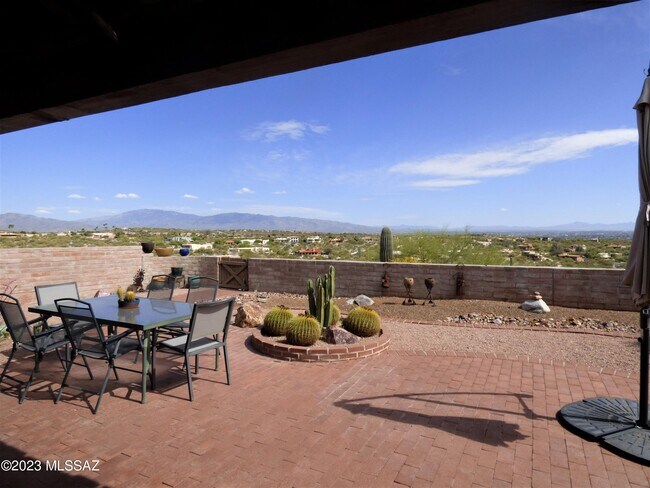 Building Photo - 5300 N Montezuma Trail