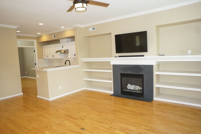 Building Photo - Spectacular NW Portland 3 bedroom Townhouse
