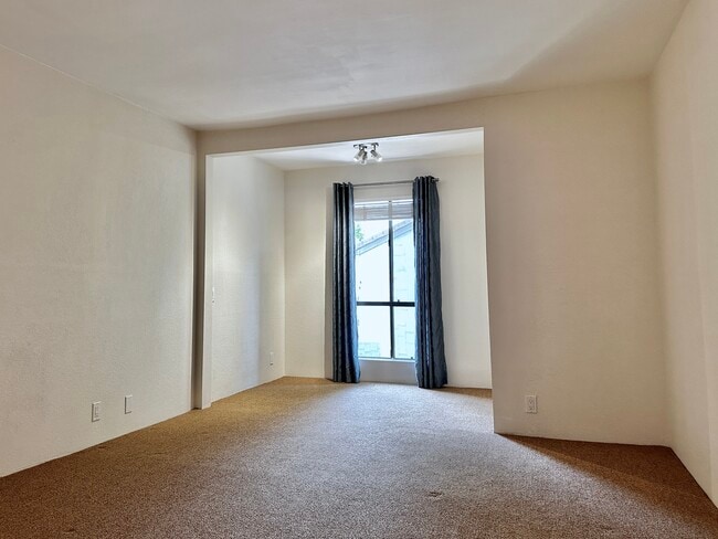 Building Photo - 5125 E Waverly Dr