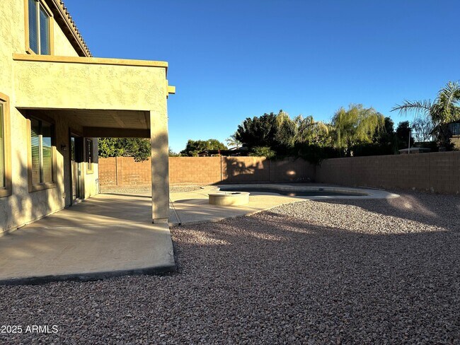 Building Photo - 11053 E Roselle Ave