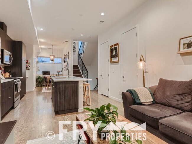 Building Photo - Beautiful townhome in the Sloans Lake Neighborhood.