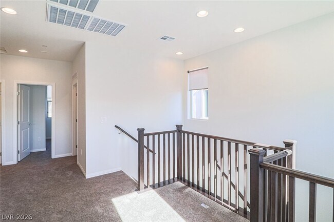 Building Photo - 9220 Far Side Ave