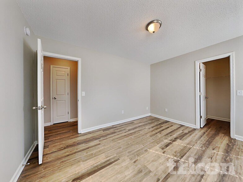 Building Photo - 455 Hunters Crossing Dr