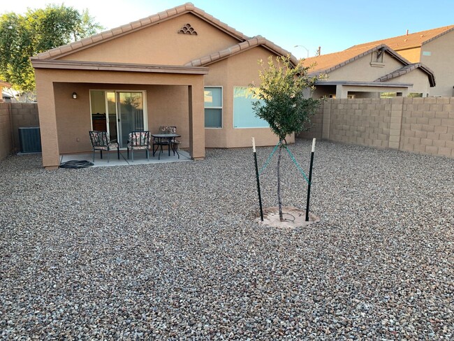 Building Photo - Adorable home in Signal Butte Manor