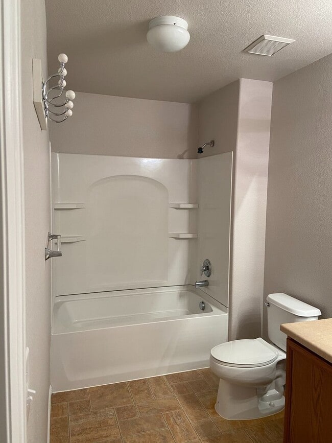 Building Photo - Newly Updated 3Bed/3Bath Townhome Near Ft Carson!