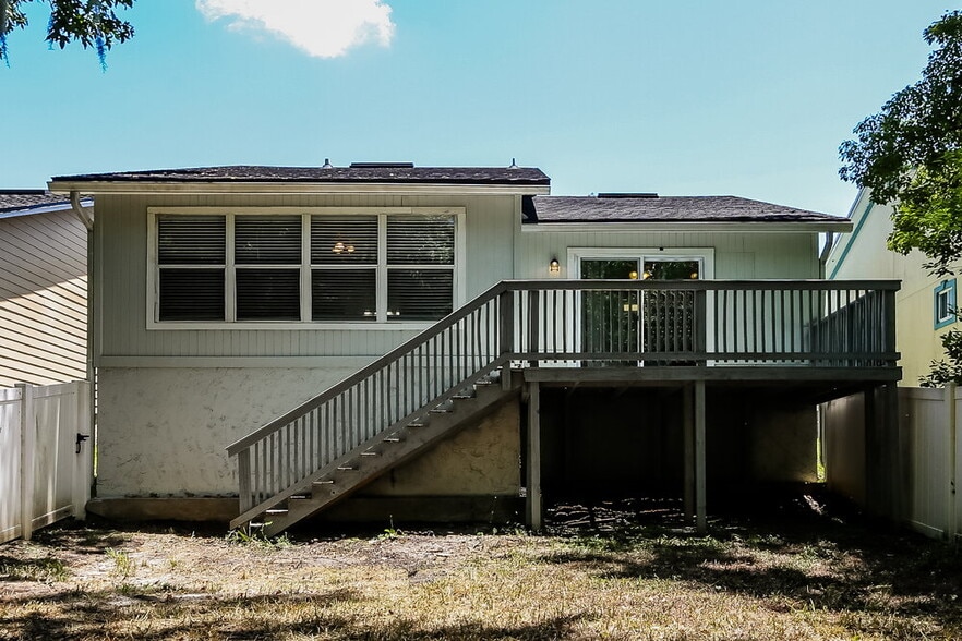 Building Photo - 282 Aquarius Cir W