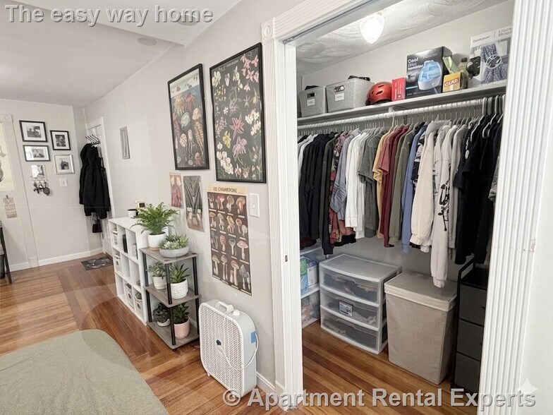 Building Photo - 519 Main St