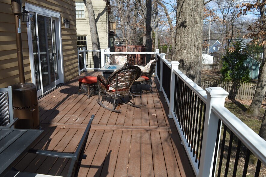 Building Photo - 4145 Hiawatha Dr