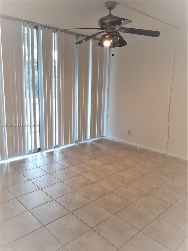 Building Photo - 9460 Live Oak Pl