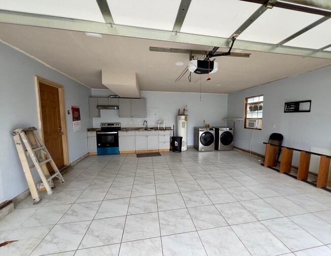 Building Photo - 218 Woodland Park Cir