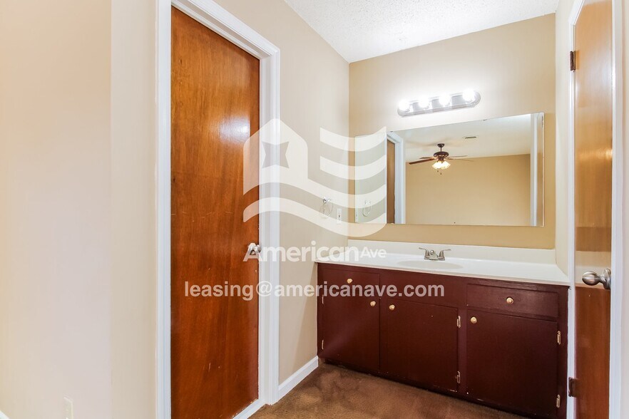 Building Photo - 205 Bob White Ave