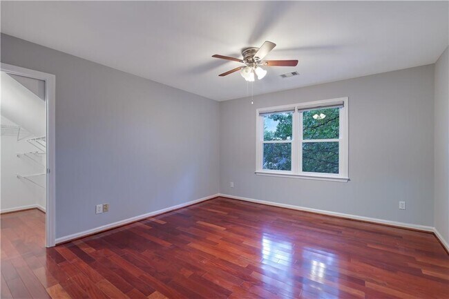 Building Photo - 4825 Chesterfield Ct