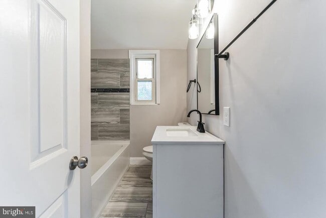 Building Photo - 4011 Mortimer Ave