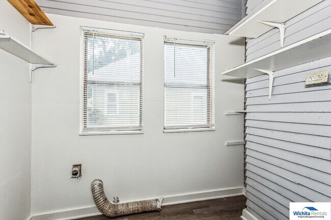 Building Photo - 2 bedroom 1 bath home