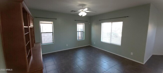 Building Photo - 518 W Black Hawk Pl