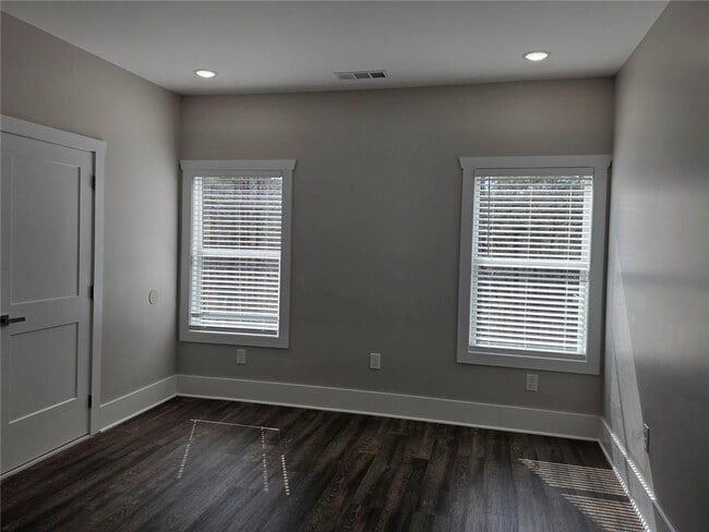 Building Photo - 43 Valley Trail SE