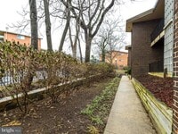 Building Photo - Cozy 2BD 1BTH beautifully updated condo in Suitland ready for move in