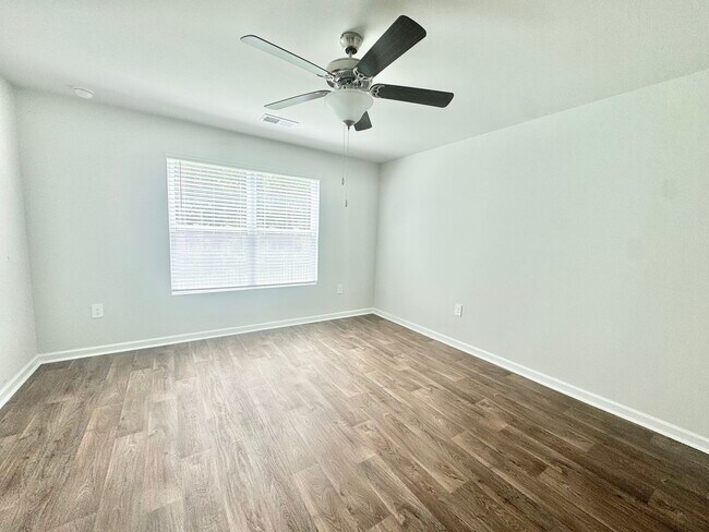 Building Photo - Introducing this beautiful 3 bed 2 bath ho...