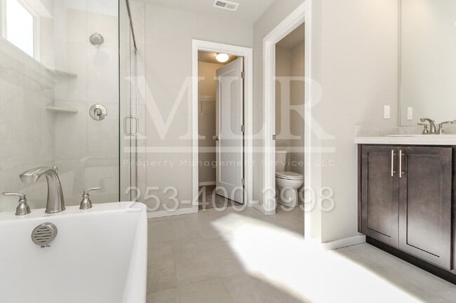 Building Photo - 10325 SE 270th St