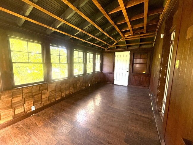 Building Photo - 2 bedroom home - Pagedale - Easy Access