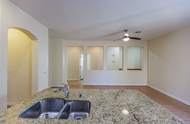 Building Photo - 1 Story home with 3 Bedrooms