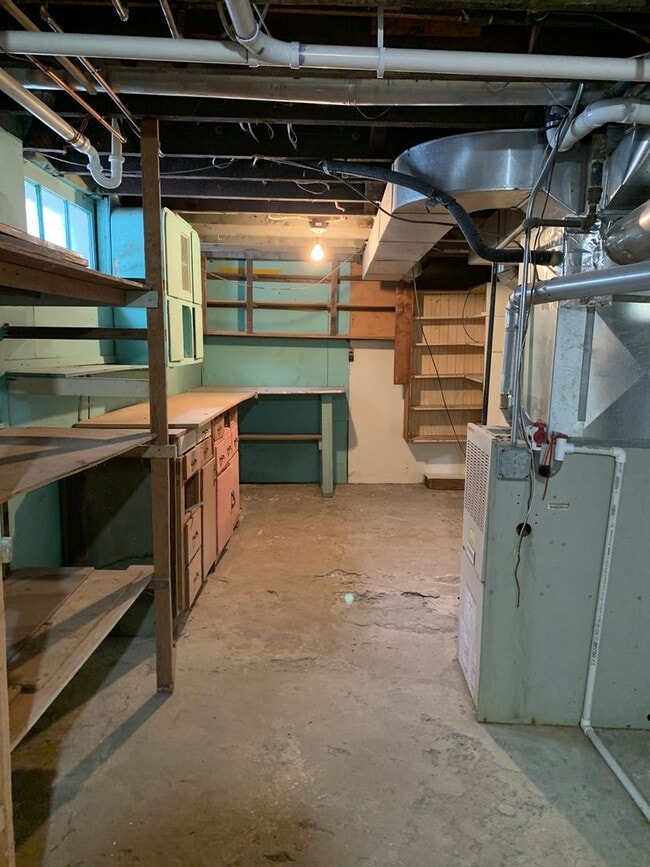 Building Photo - Charming Single Family Home