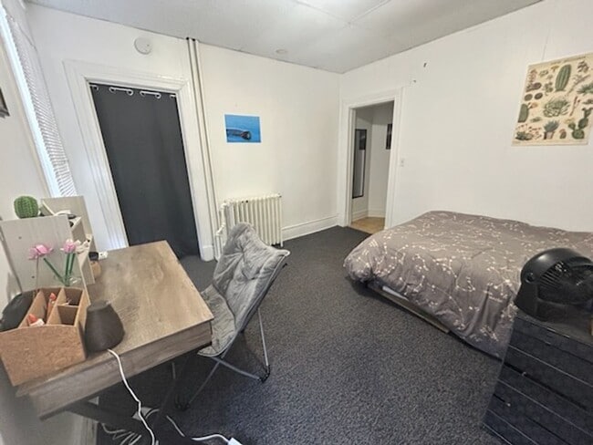 Building Photo - 1513 E Superior St