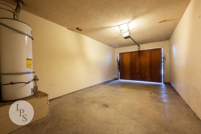 Building Photo - Colett:7579