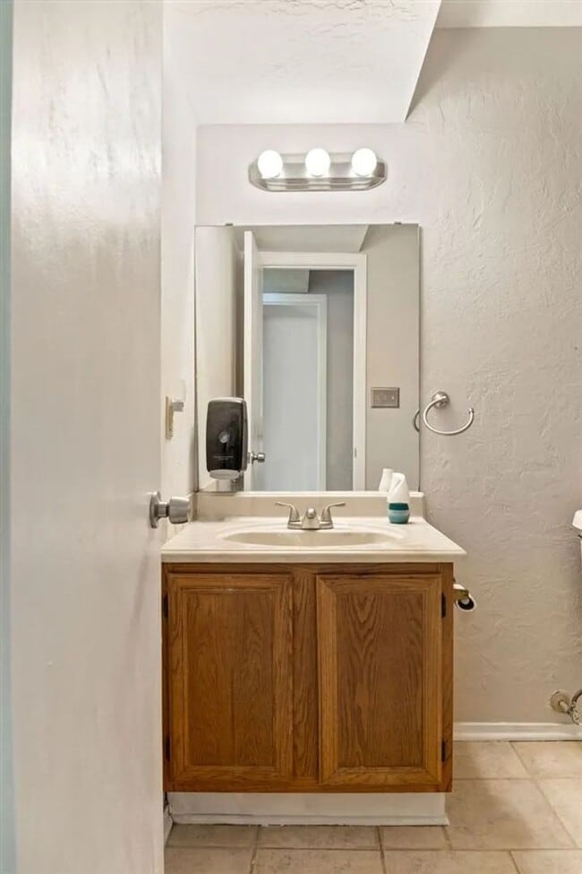 Building Photo - 4013 SW Sunflower Ln