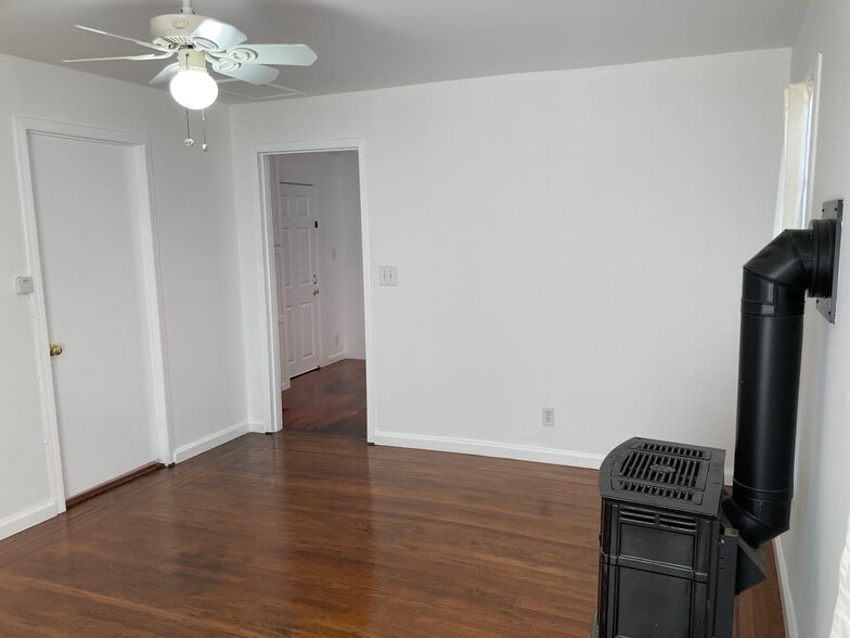 View Parlor to Kitchen & Bathroom - 929 Georgia St