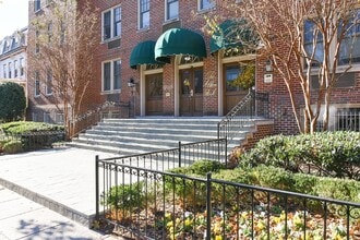 Building Photo - Updated Kalorama One Bedroom on Quiet Street