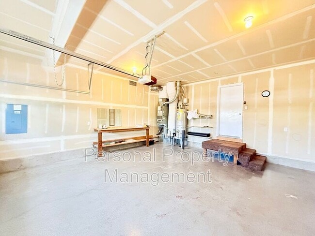 Building Photo - 5621 NE 64th Street