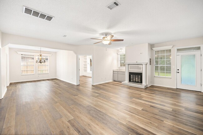 Building Photo - 1641 Parkside Cir