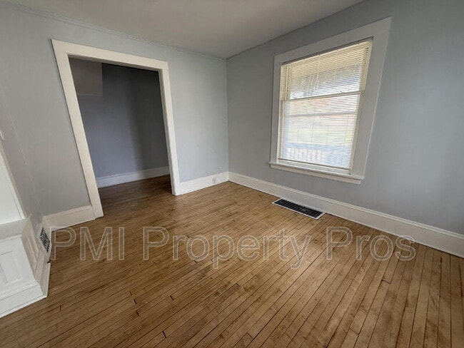 Building Photo - 3109 W Walnut St